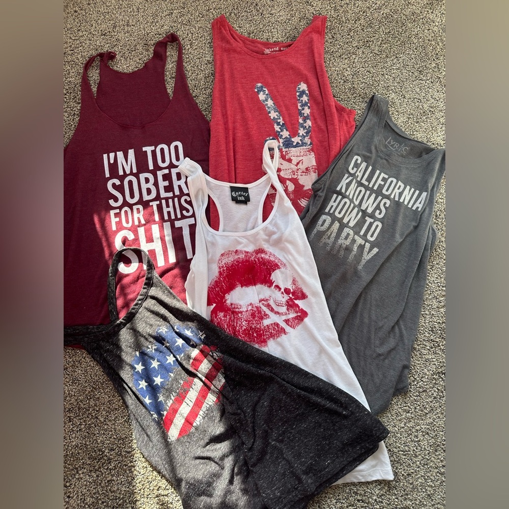 Graphic Tank Tops Set size medium